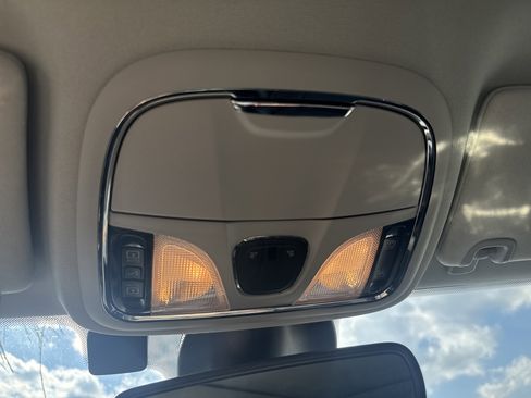 Used 2022 Jeep Cherokee Latitude w/ Sun & Sound Group image 28