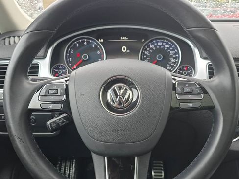 Used 2016 Volkswagen Touareg Executive AWD/4WD image 27