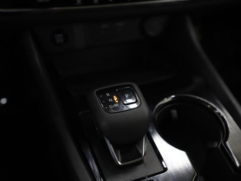 Used 2025 Nissan Rogue SV image 25