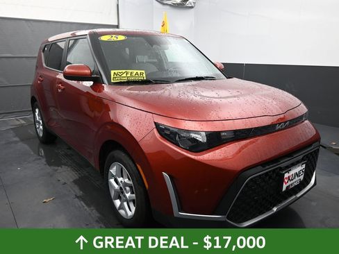 Used 2025 Kia Soul LX w/ LX Technology Package FWD image 15