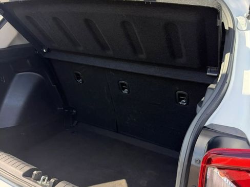 Used 2024 Hyundai Venue SE FWD image 50