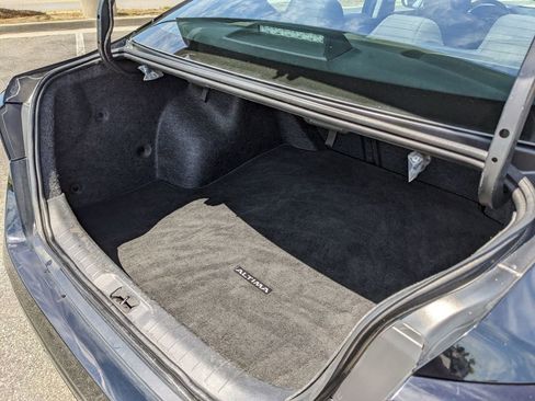 Used 2024 Nissan Altima 2.5 SV image 10