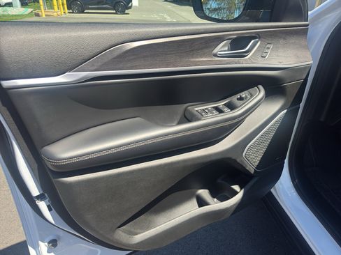 Used 2021 Jeep Grand Cherokee L Limited RWD image 6