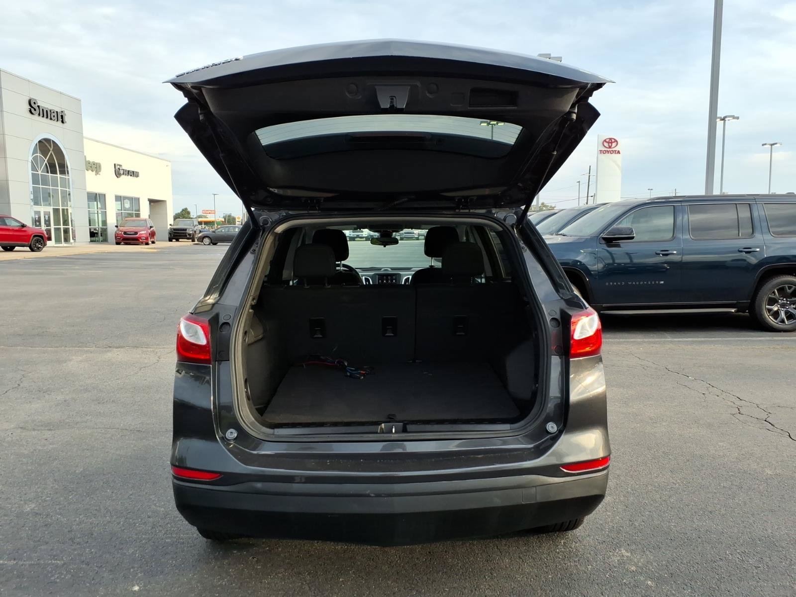 Used 2021 Chevrolet Equinox LS w/ LS Convenience Package FWD image 5