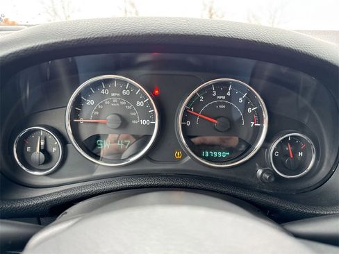 Used 2016 Jeep Wrangler Unlimited Sahara w/ Connectivity Group image 11