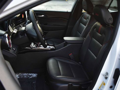 Used 2025 Chevrolet Trax RS w/ Sunroof Package image 10