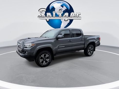 Used 2016 Toyota Tacoma TRD Sport image 4