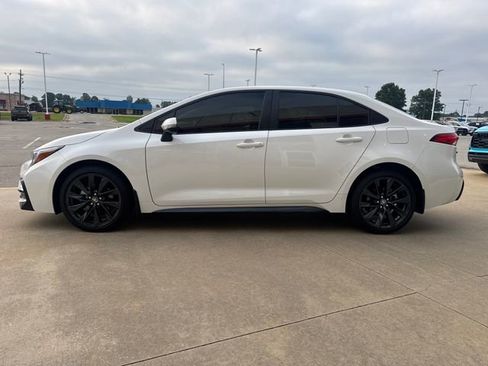 Used 2026 Toyota Corolla SE FWD image 2