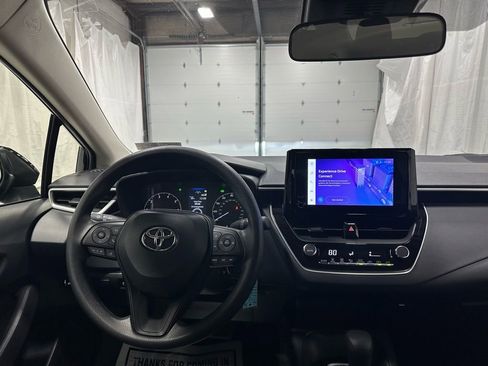 Used 2025 Toyota Corolla LE image 16