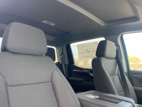 Used 2025 GMC Sierra 1500 Elevation image 13