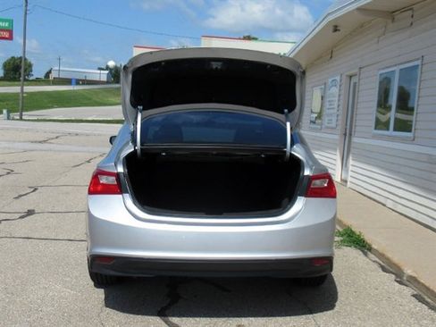 Used 2018 Chevrolet Malibu LT image 9