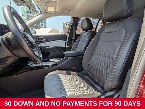 Used 2025 Chevrolet Trax LT w/ LT Convenience Package FWD image 22