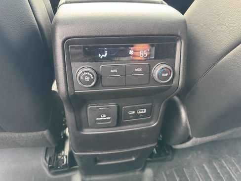 Used 2023 GMC Acadia SLT w/ Elevation Edition image 16