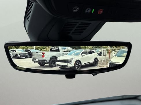 Used 2025 Chevrolet Equinox LT w/ Safety and Technology Package FWD image 18