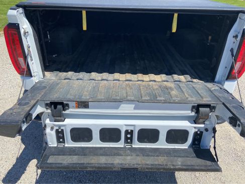 Used 2024 GMC Sierra 1500 AT4 w/ AT4 Premium Package AWD/4WD image 9