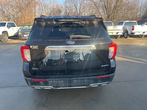 Used 2022 Ford Explorer XLT w/ Equipment Group 202A image 8