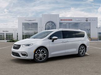 New 2025 Chrysler Pacifica Pinnacle w/ Trailer Tow Group FWD video 2