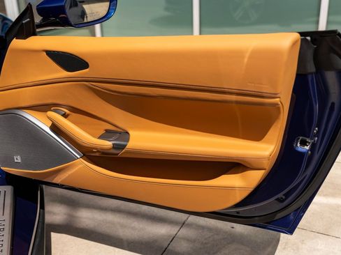 Used 2019 Ferrari Portofino RWD image 39