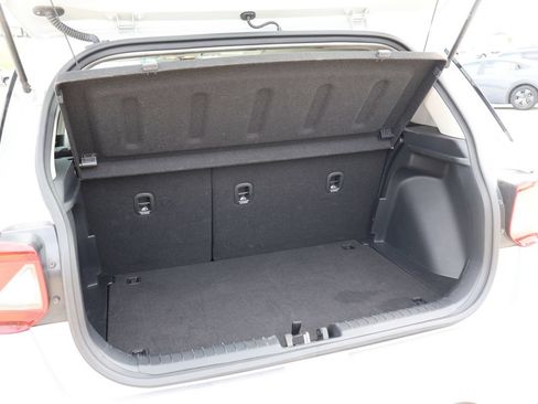 Used 2025 Hyundai Venue SEL FWD image 14