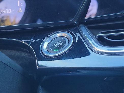 Certified 2024 Chevrolet Trax RS w/ Sunroof Package image 31