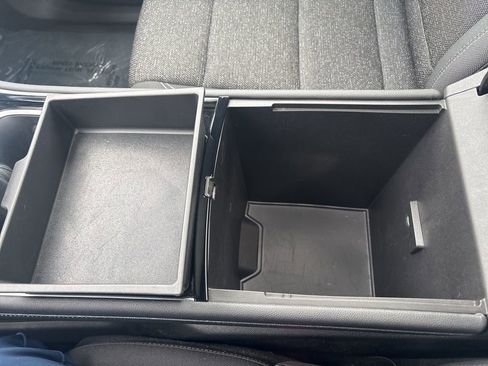 Used 2025 Chevrolet Traverse LT w/ Sun and Wheel Package image 32