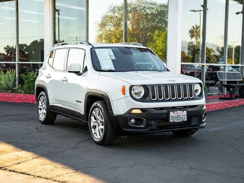 Used 2018 Jeep Renegade Latitude image 3