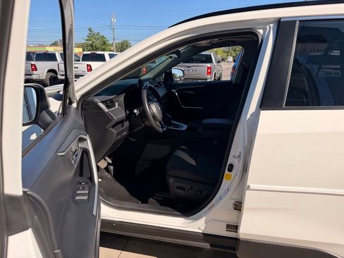 Used 2019 Toyota RAV4 XLE w/ Convenience Package AWD/4WD image 17