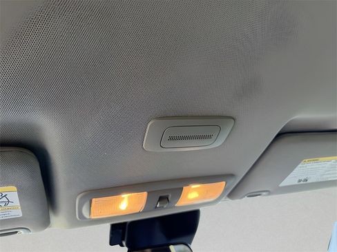 Used 2022 Nissan Frontier SV image 28