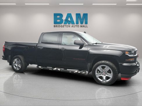Used 2018 Chevrolet Silverado 1500 Custom w/ Custom Value Package AWD/4WD image 1
