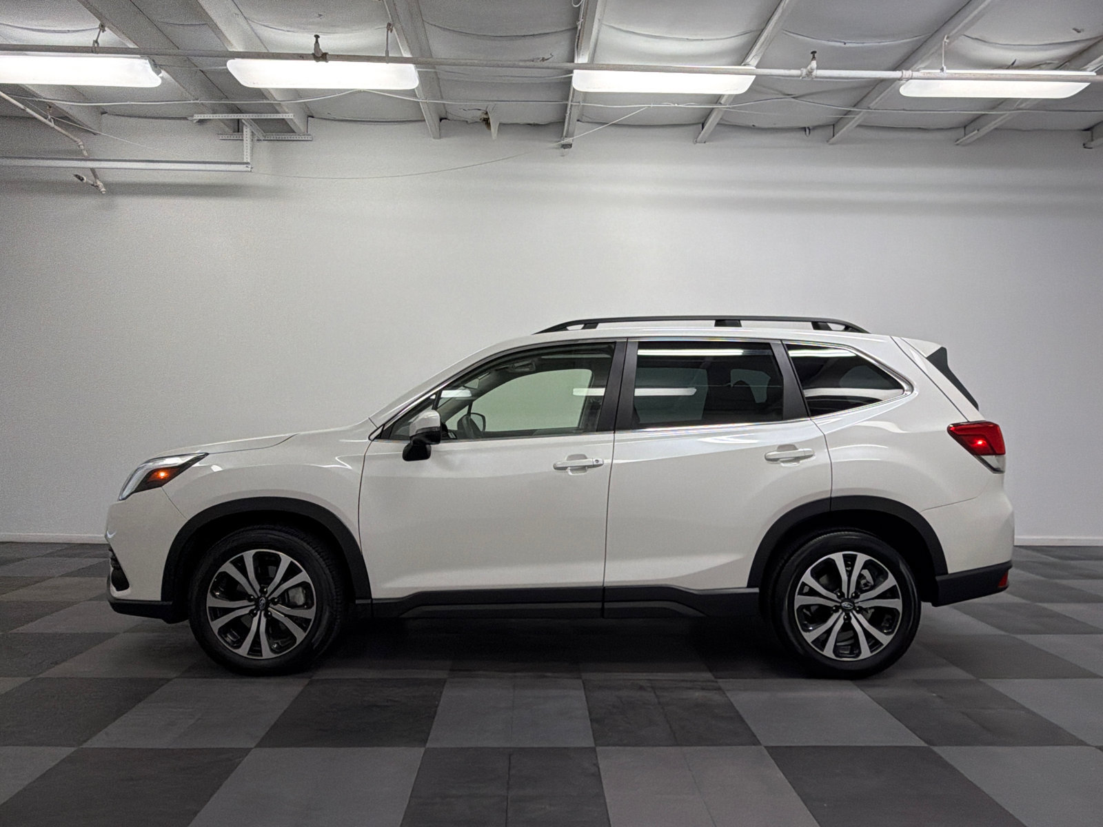 Used 2023 Subaru Forester Limited w/ Popular Package #2 AWD/4WD image 4