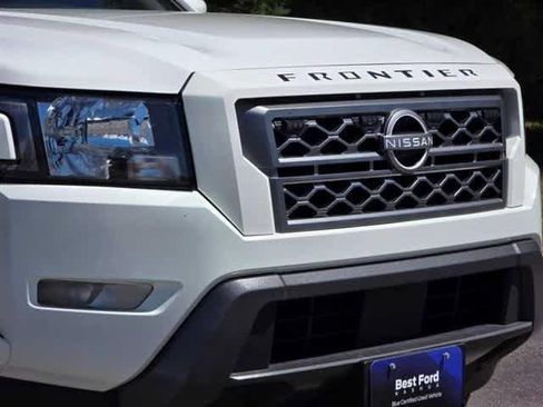 Used 2023 Nissan Frontier SV w/ SV Convenience Package RWD image 13
