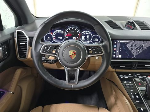Used 2023 Porsche Cayenne AWD/4WD image 11