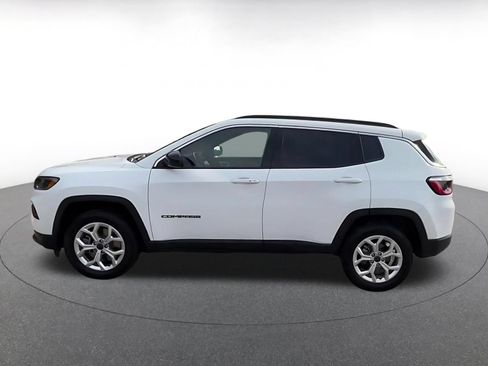 Used 2025 Jeep Compass Latitude AWD/4WD image 8