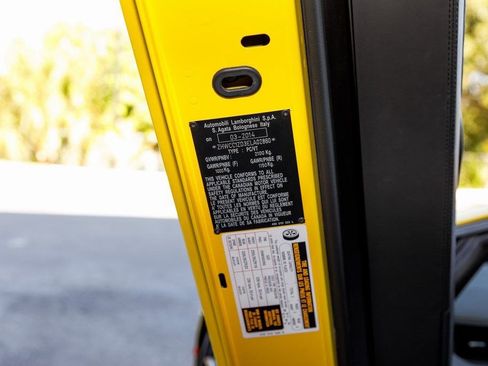 Used 2014 Lamborghini Aventador image 28