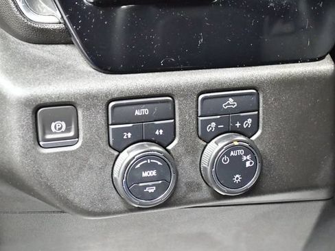 Used 2023 Chevrolet Silverado 1500 LT AWD/4WD image 6