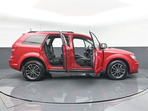 Used 2018 Dodge Journey SE w/ Blacktop Package FWD image 38