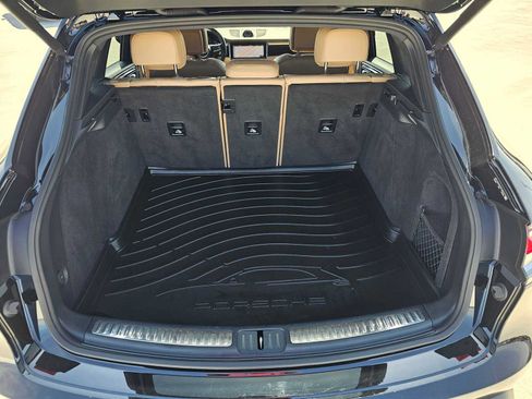 Used 2023 Porsche Macan AWD/4WD image 14