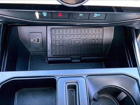 Used 2025 Ford F150 Lightning Platinum image 33