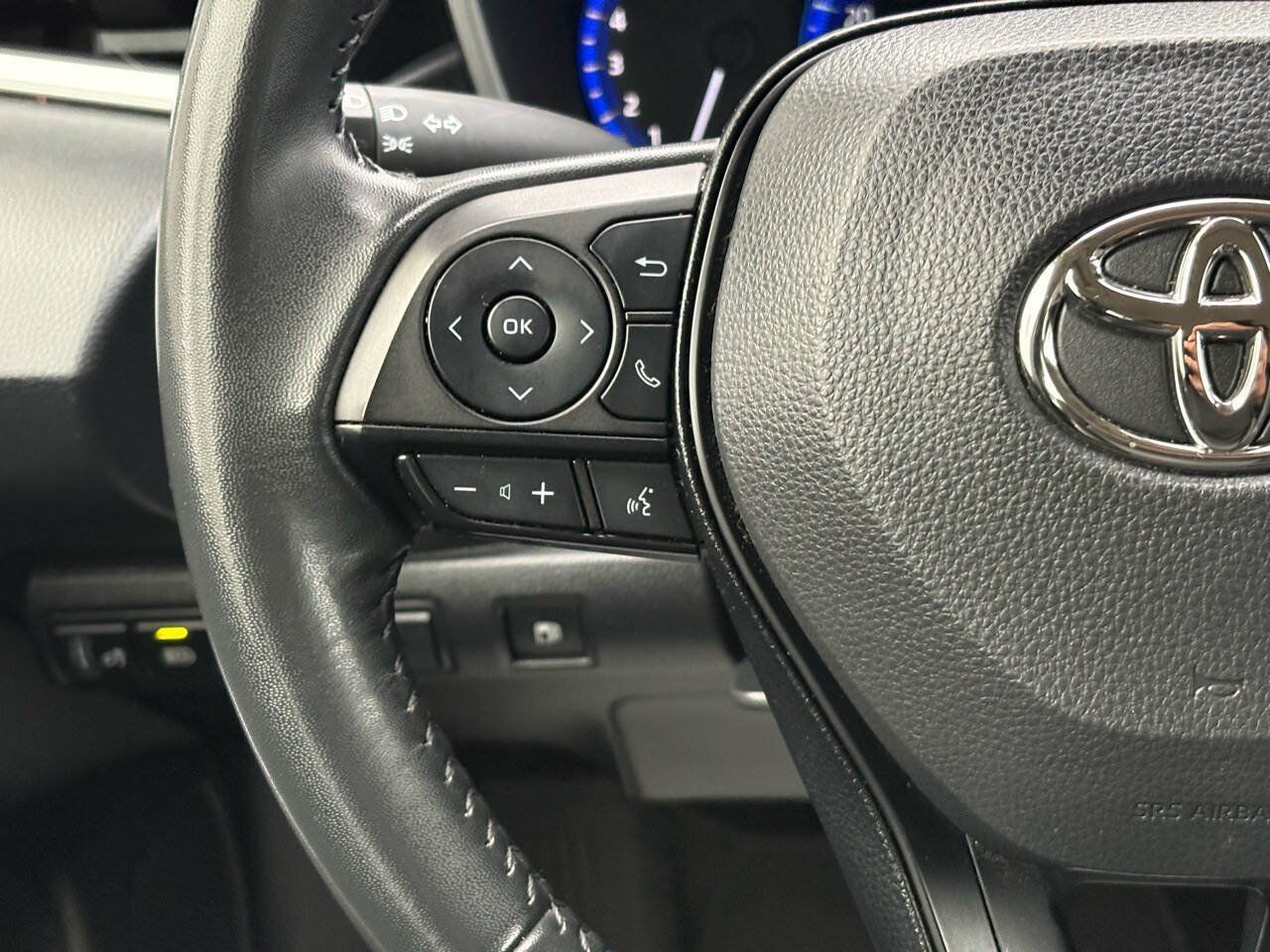 Used 2022 Toyota Corolla LE w/ Premium Interior Package FWD image 32
