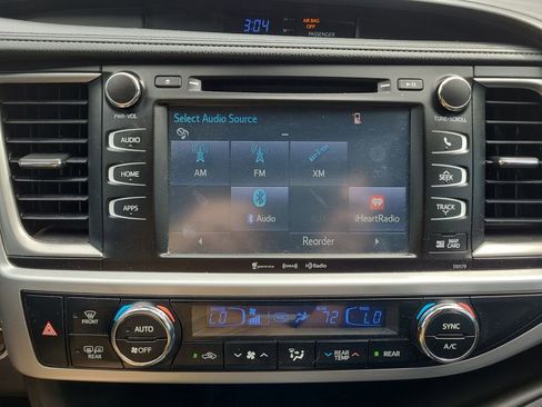 Used 2018 Toyota Highlander SE AWD/4WD image 19