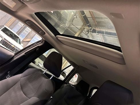 Used 2022 Toyota Corolla Cross LE image 15