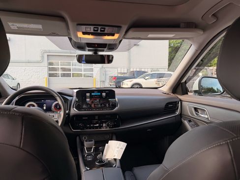 Certified 2023 Nissan Rogue Platinum w/ Platinum Premium Package AWD/4WD image 8