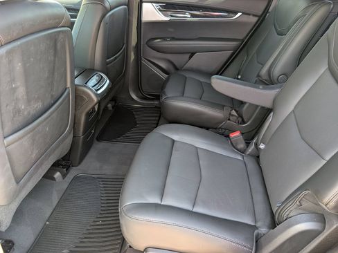 Certified 2024 Cadillac XT6 Premium Luxury AWD/4WD image 17
