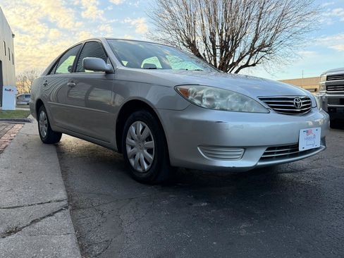 Used 2005 Toyota Camry LE image 9