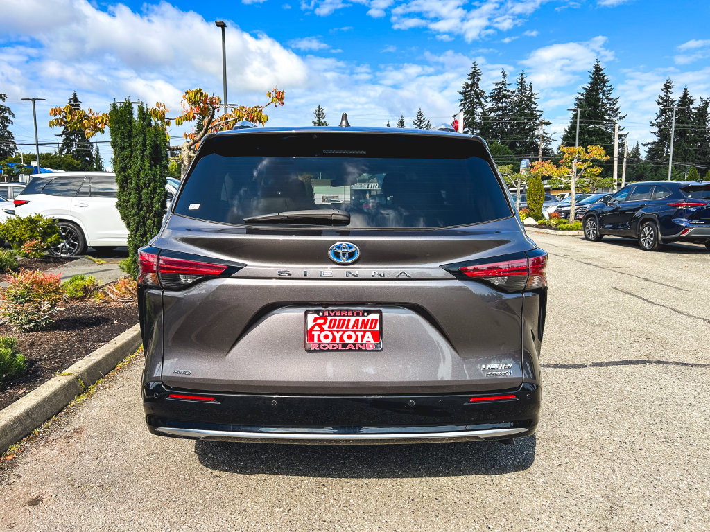 Certified 2021 Toyota Sienna Limited AWD/4WD image 7