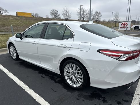 Used 2020 Toyota Camry XLE image 8