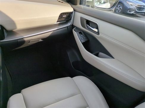 Used 2021 Nissan Rogue SV w/ Premium Package image 17