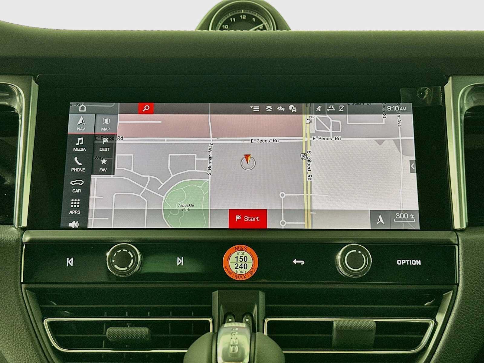 Certified 2025 Porsche Macan AWD/4WD image 18