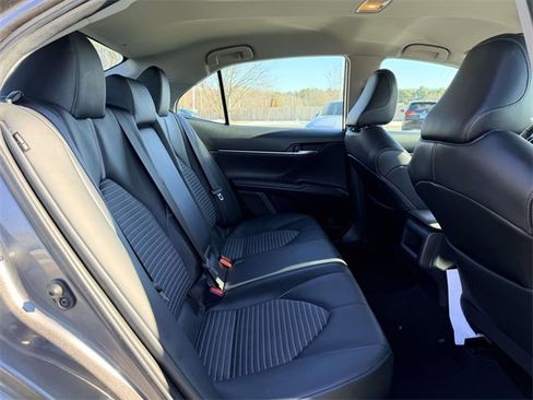 Used 2022 Toyota Camry SE image 13