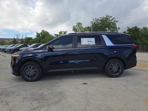 New 2026 Kia Carnival EX FWD image 5